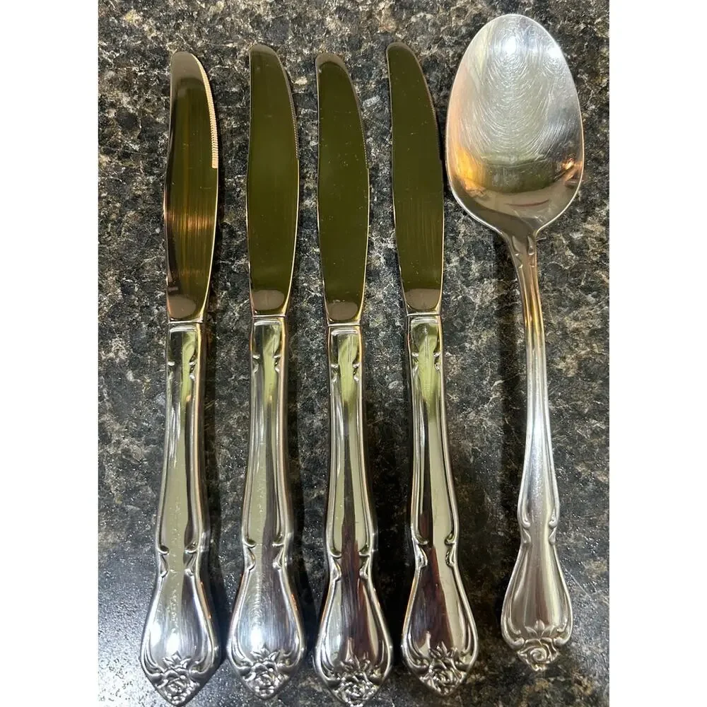 1881 Rogers Oneida LTD True Arbor Rose Set- 4 Dinner Knives 1 Fork Stainless
